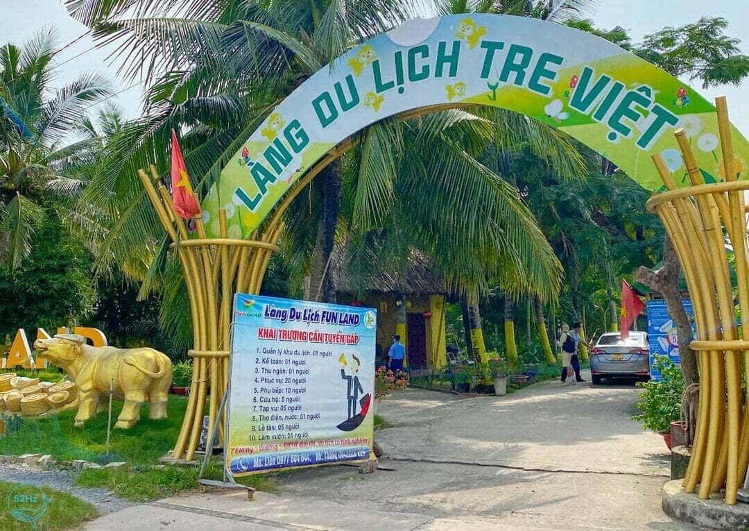 Làng du lịch Tre Việt